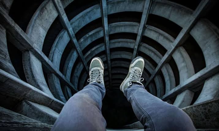 hipnoterapia para tratar o medo de altura acrofobia.